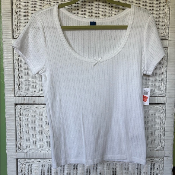 Old Navy Tops - Old Navy White Short Sleeve Scoop Neck Ribbed Tee